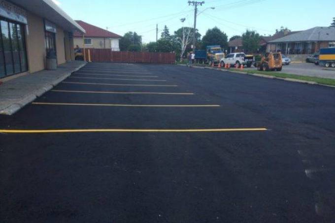 Maximizing Space and Safety: The Benefits of Asphalt Paving for Parking Lots