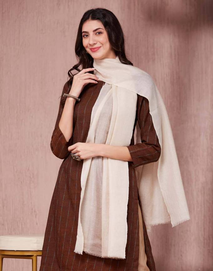 Pairing Your Stole with Indian Outfits: Styling Tips for Women