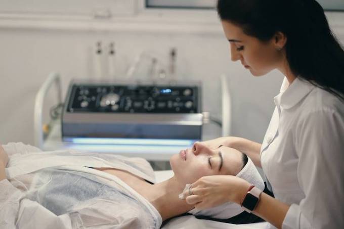 How Does an Oxygen Facial Revitalize Skin?