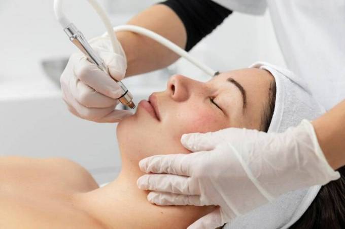 How Does Hydrafacial Work as a Skin Booster?