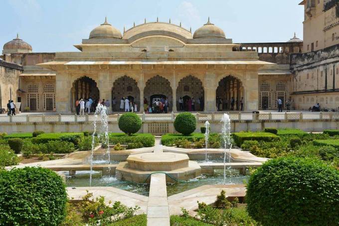 Discover the Magic of the Taj Mahal with a Perfect Day Tour