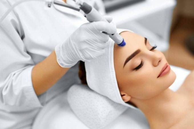 What Tools Are Used in Deep Cleansing Facial?