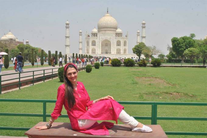 Discover the Magic of the Taj Mahal with Expert Guided Tours