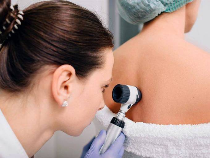 What Diagnostic Steps Guide Professional Skin Diseases Treatment?