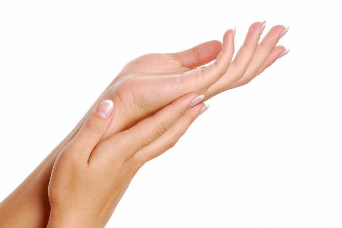 How to Assess Your Own Hand Skin Health