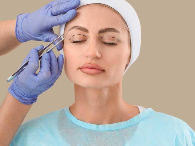 What Is the Role of the Orbital Septum in Eyelid Surgery?