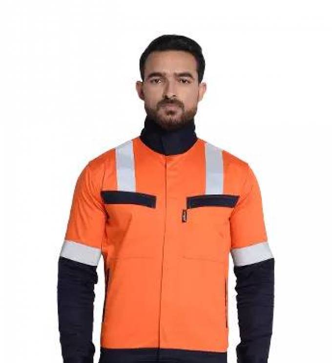 Worker Comfort vs Safety: Striking the Right Balance in FR Clothing